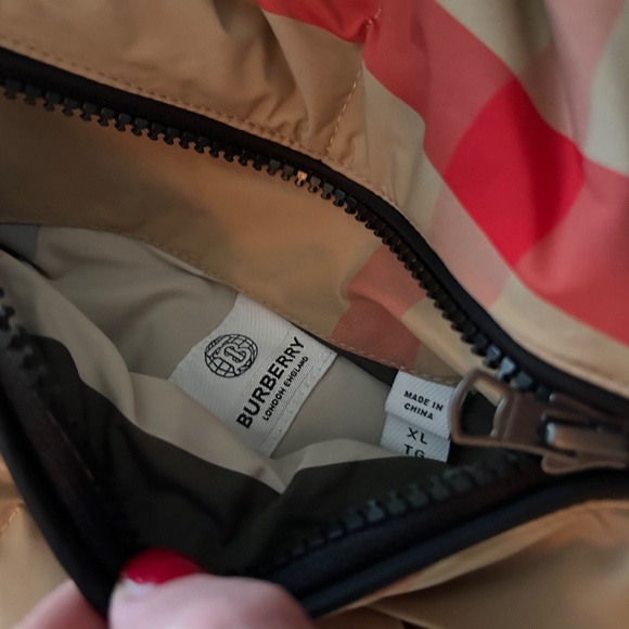 55% off! Authentic Burberry Reversible Recycled Nylon Re:Down® Puffer Jacket XL - Picture 14 of 16